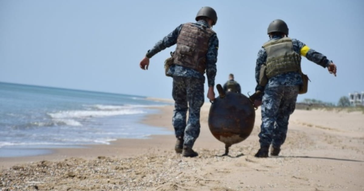 Українські військові знешкодили російську міну, яку принесли хвилі до узбережжя Одещини