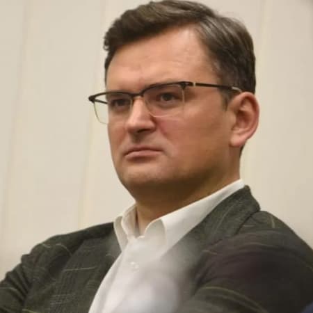 Міністр зовнішніх справ Дмитро Кулеба закликав ЄС та «Велику Сімку» перестати видавати візи росіянам