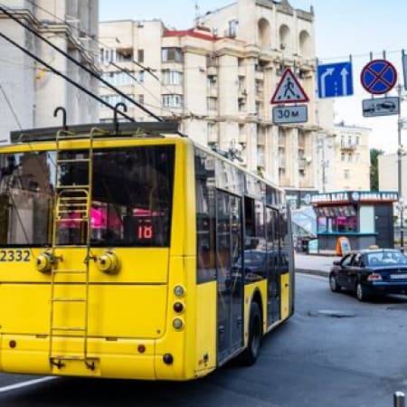 Петиція до Київської міської ради щодо скасування рішення про зупинку роботи громадського транспорту під час повітряної тривоги набрала необхідну кількість голосів