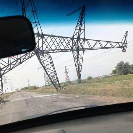 In the temporarily occupied part of the Kherson region, power poles leading from Kakhovka towards Crimea fell