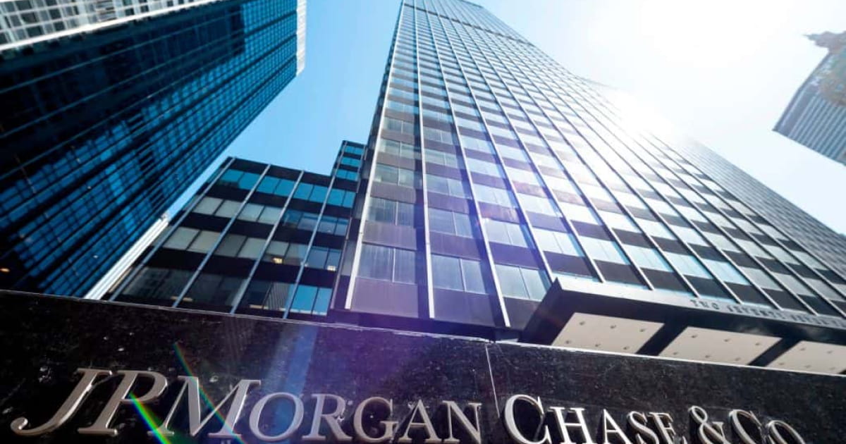 Великі банки, зокрема JPMorgan, Barclays Plc і Citigroup Inc., пропонують сприяти торгівлі російськими корпоративними борговими та державними облігаціями