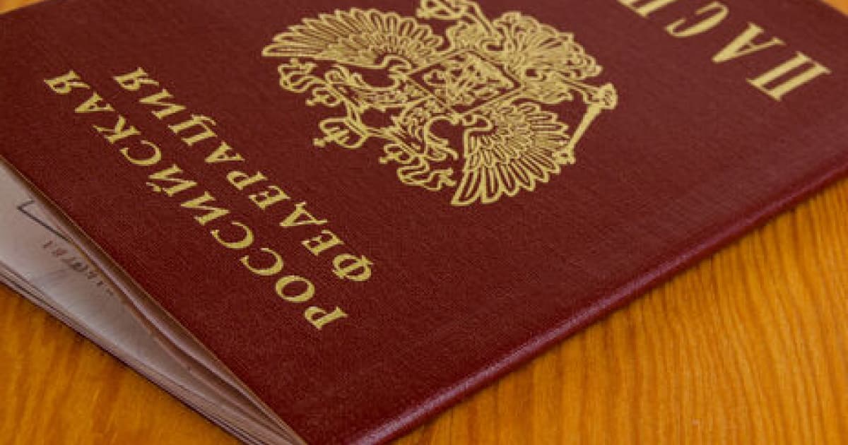 На тимчасово окупованих територіях Херсонської та Запорізької областей російський паспорт отримали лише кілька тисяч цивільних, що становить менше 1% населення