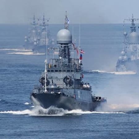 У Чорному морі маневрують близько 10 російських кораблів