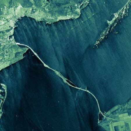 Супутник ICEYE, на який зібрали кошти у Благодійному фонді Притули, зробив фото Кримського моста