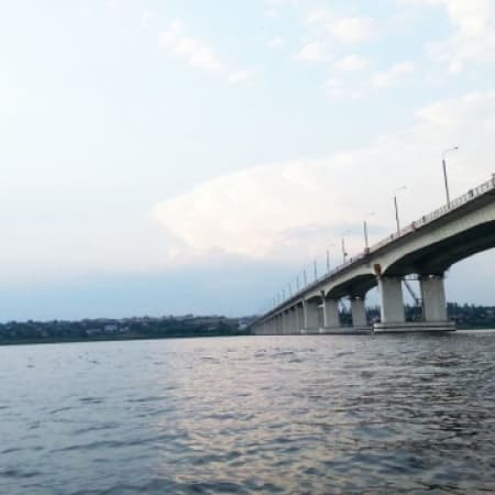 Росіяни, ймовірно, почали переміщувати баржі для будівництва наплавного мосту безпосередньо біля пошкодженого Антонівського мосту