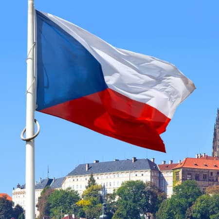 Наступного тижня уряд Чехії, який зараз головує в ЄС, запропонує призупинити дію угод про спрощення візового режиму з Росією та Білоруссю