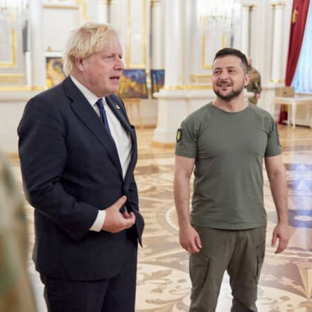 Джонсон під час свого візиту до Києва повідомив про новий пакет допомоги від Великої Британії на £54 млн, що містить безпілотники та протитанкові боєприпаси