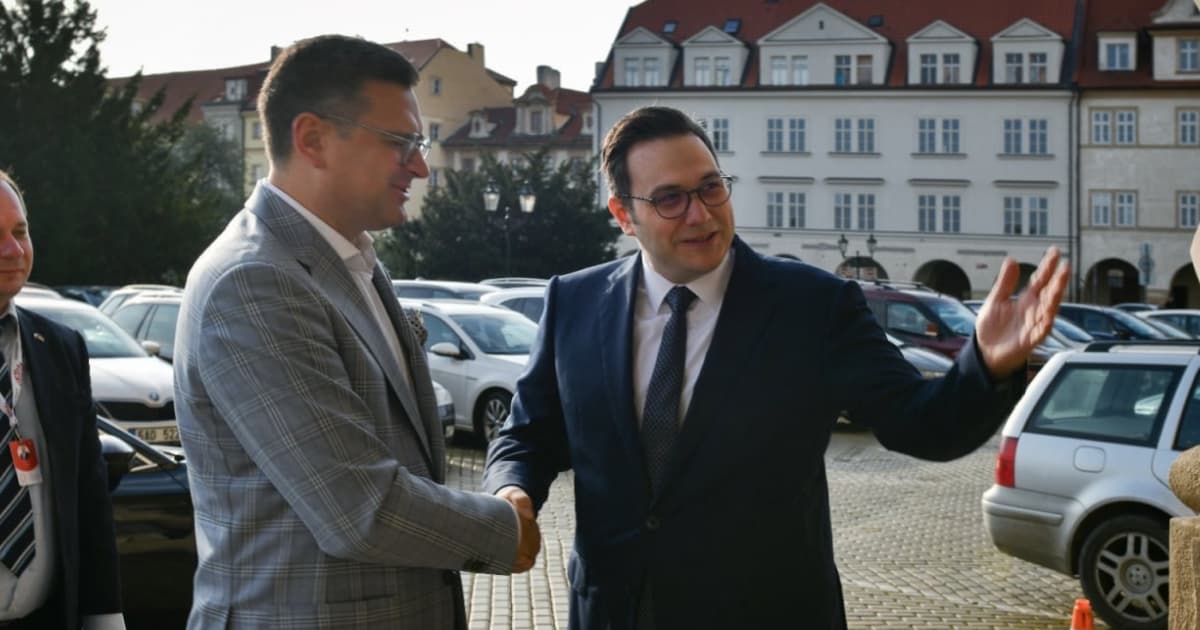 Дмитро Кулеба прибув до Праги для участі в неформальній зустрічі очільників МЗС країн ЄС