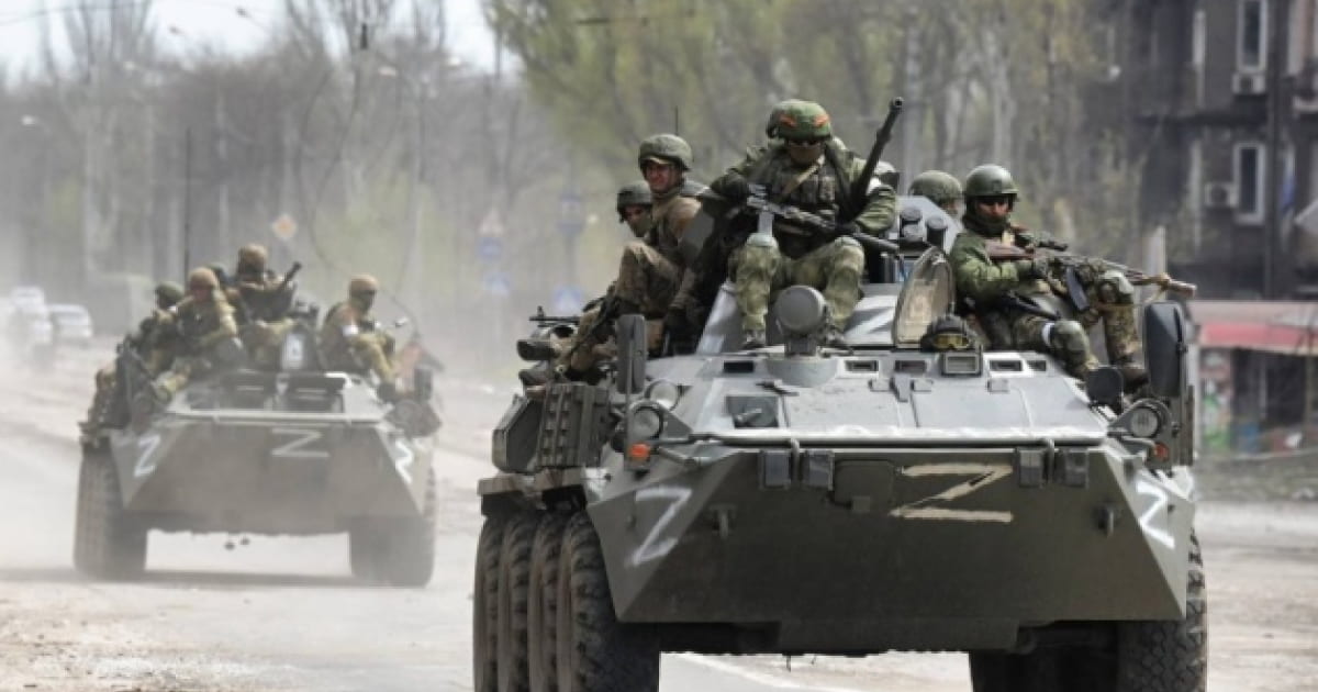 Армія РФ формує великі колони військової техніки в тимчасово окупованому Криму і відправляють у бік Херсонщини