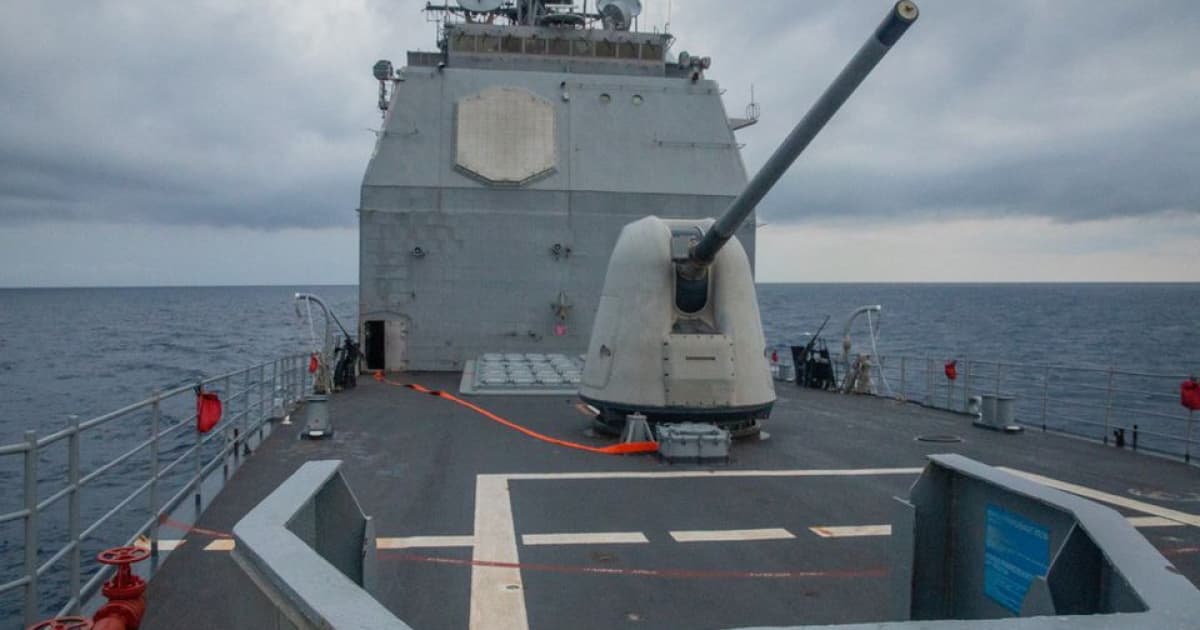 Військові кораблі США проходять через Тайванську протоку
