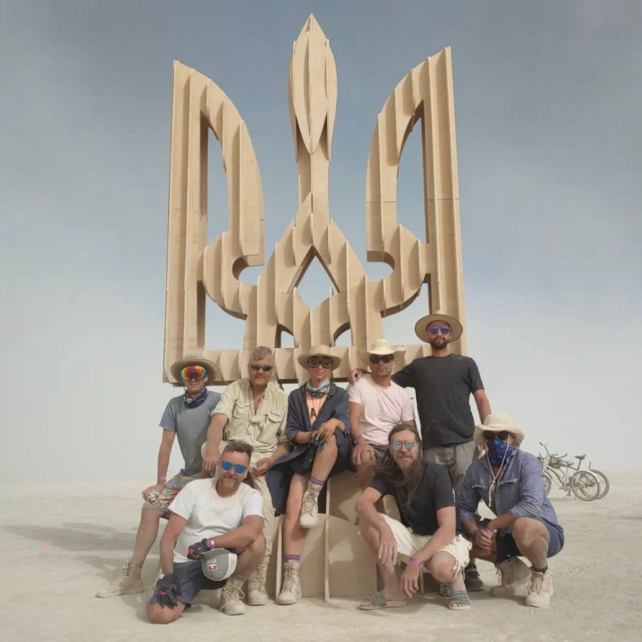 На щорічному американському фестивалі Burning Man представлять інсталяцію з українським тризубом