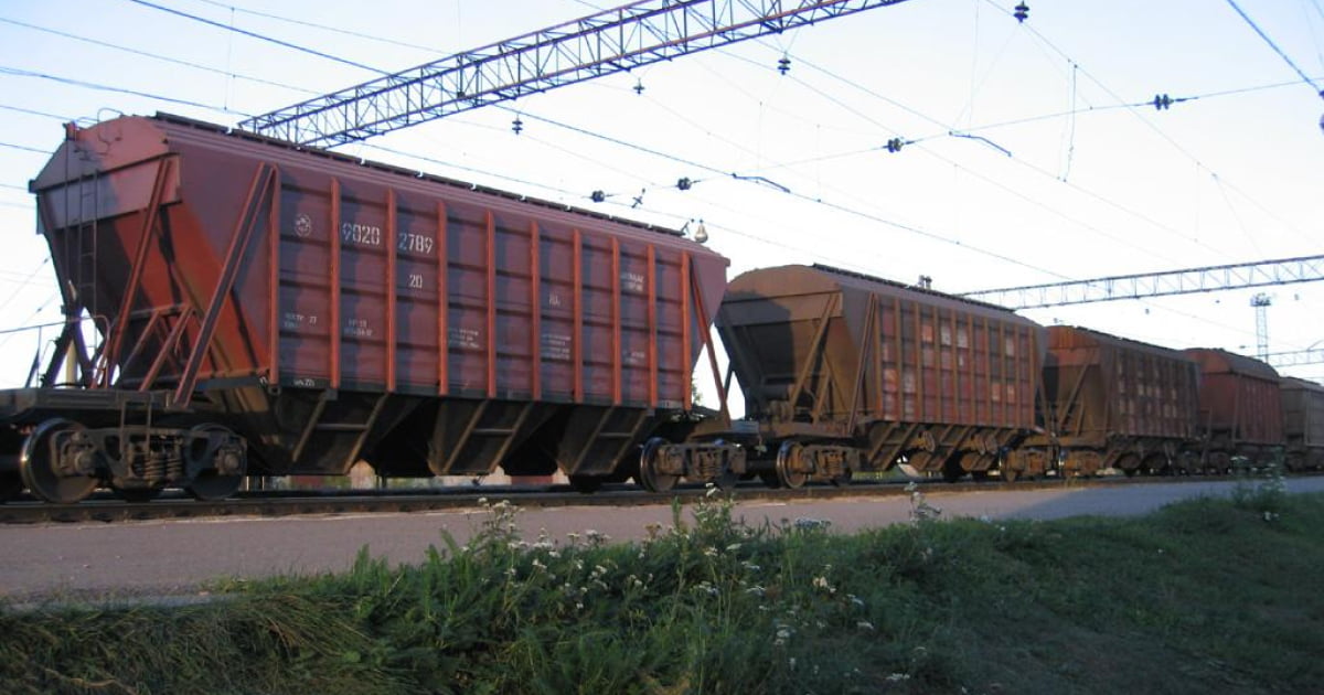 На Тернопільщині з рейок зійшли вантажні вагони, рух всіх поїздів львівського напрямку тимчасово обмежено