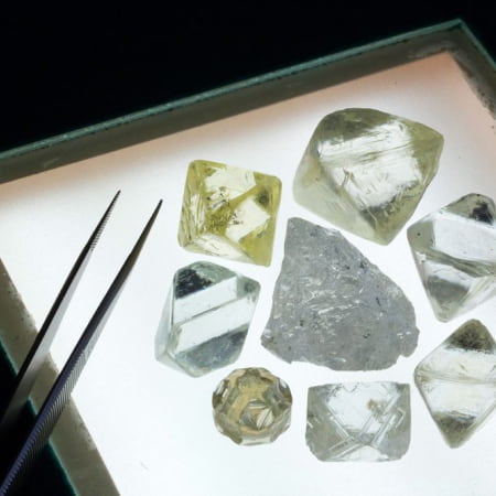The Russian company "Alrosa" continues to supply diamonds to Indian and Belgian customers