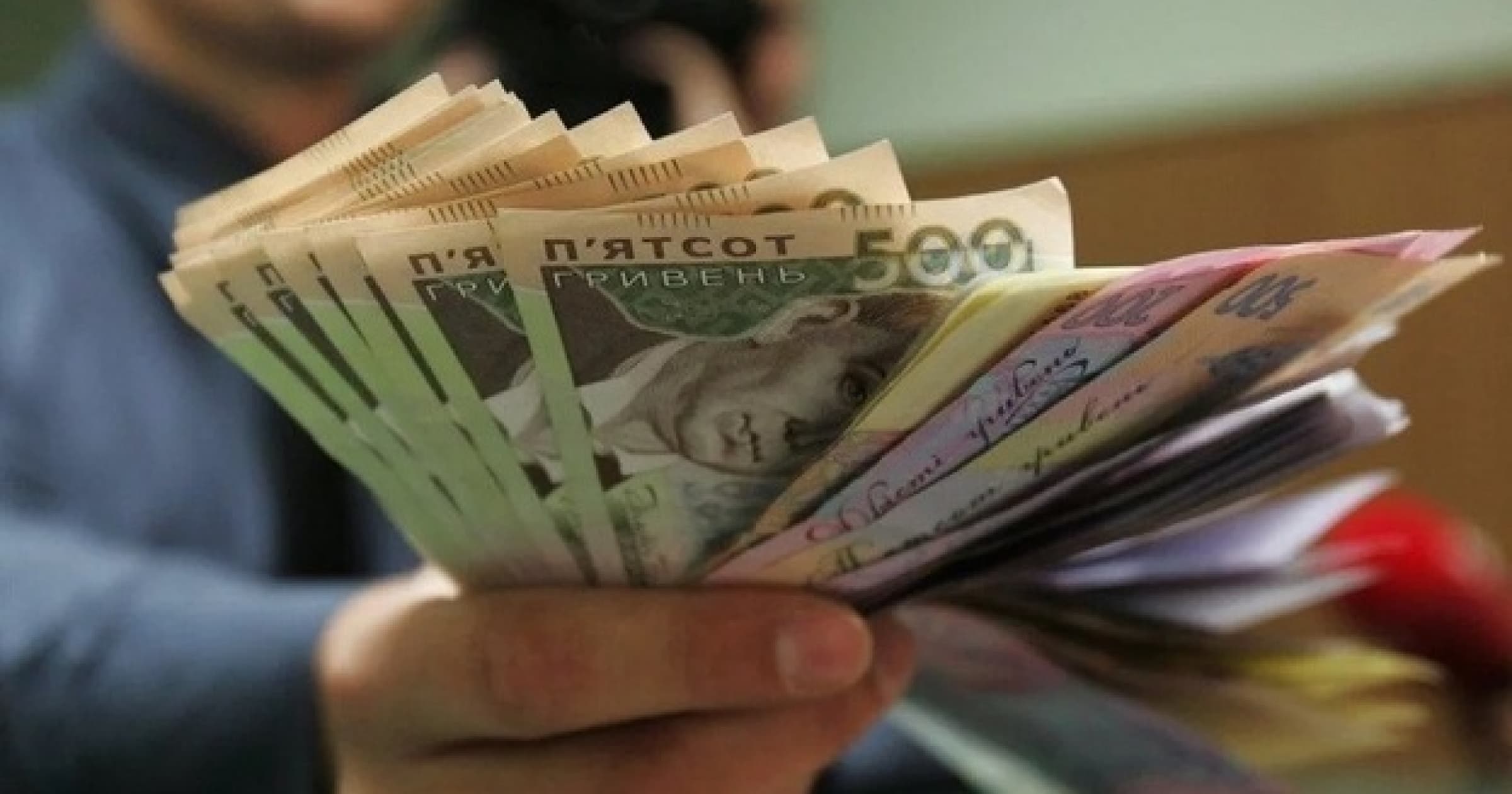 З 5 вересня у Латвії українці зможуть обміняти готівкову гривню на євро