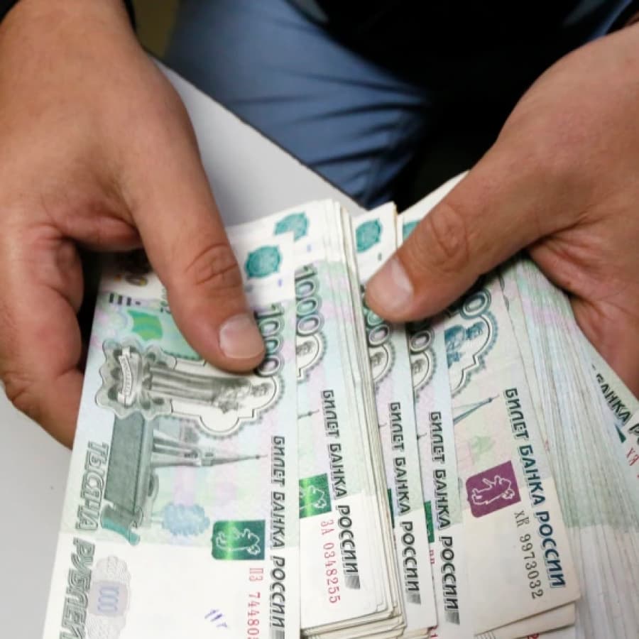 Росія планує закупити $70 млрд у «дружніх» країнах, щоб стримати зростання рубля