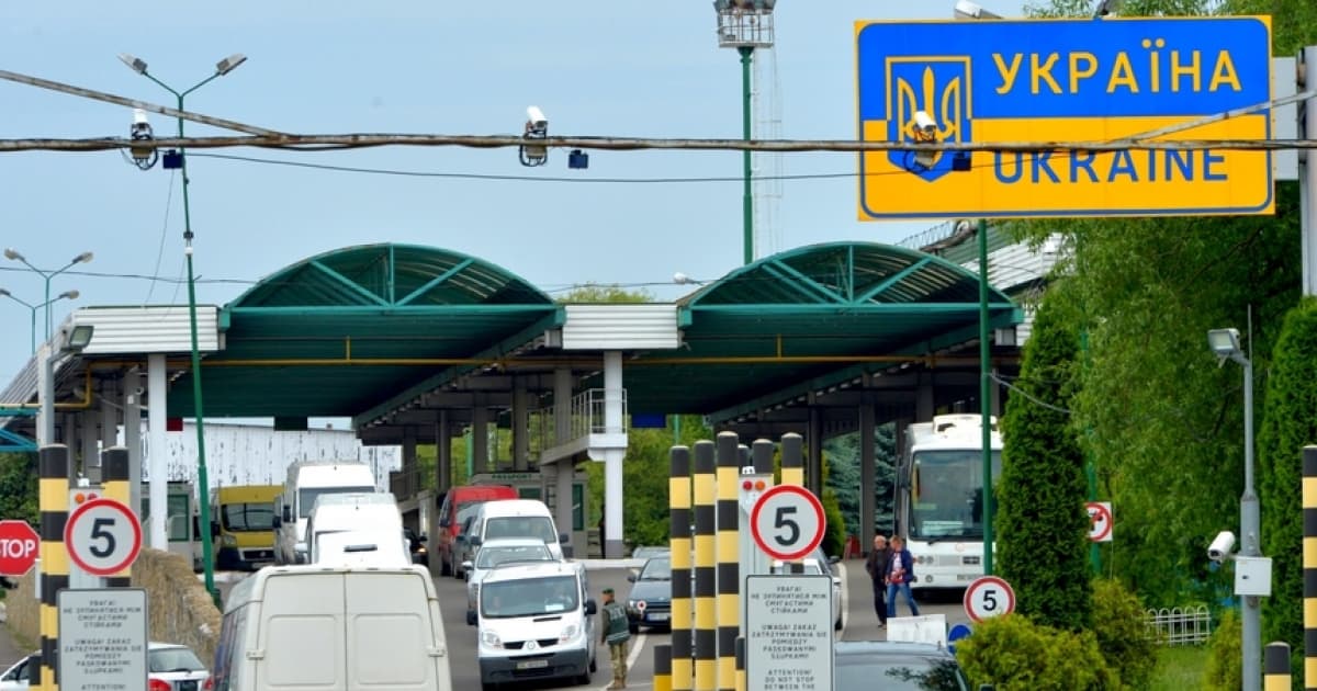 Понад 100 тисяч людей щодня перетинають західний кордон України, більшість прямує на в’їзд — речник державної прикордонної служби