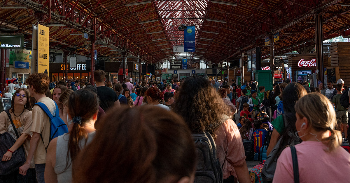 Helping when others can’t: how Bucharest’s humanitarian volunteers work with Ukrainian refugees