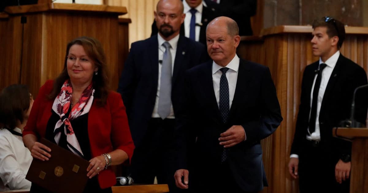 Olaf Scholz announces shipment of weapons to Ukraine