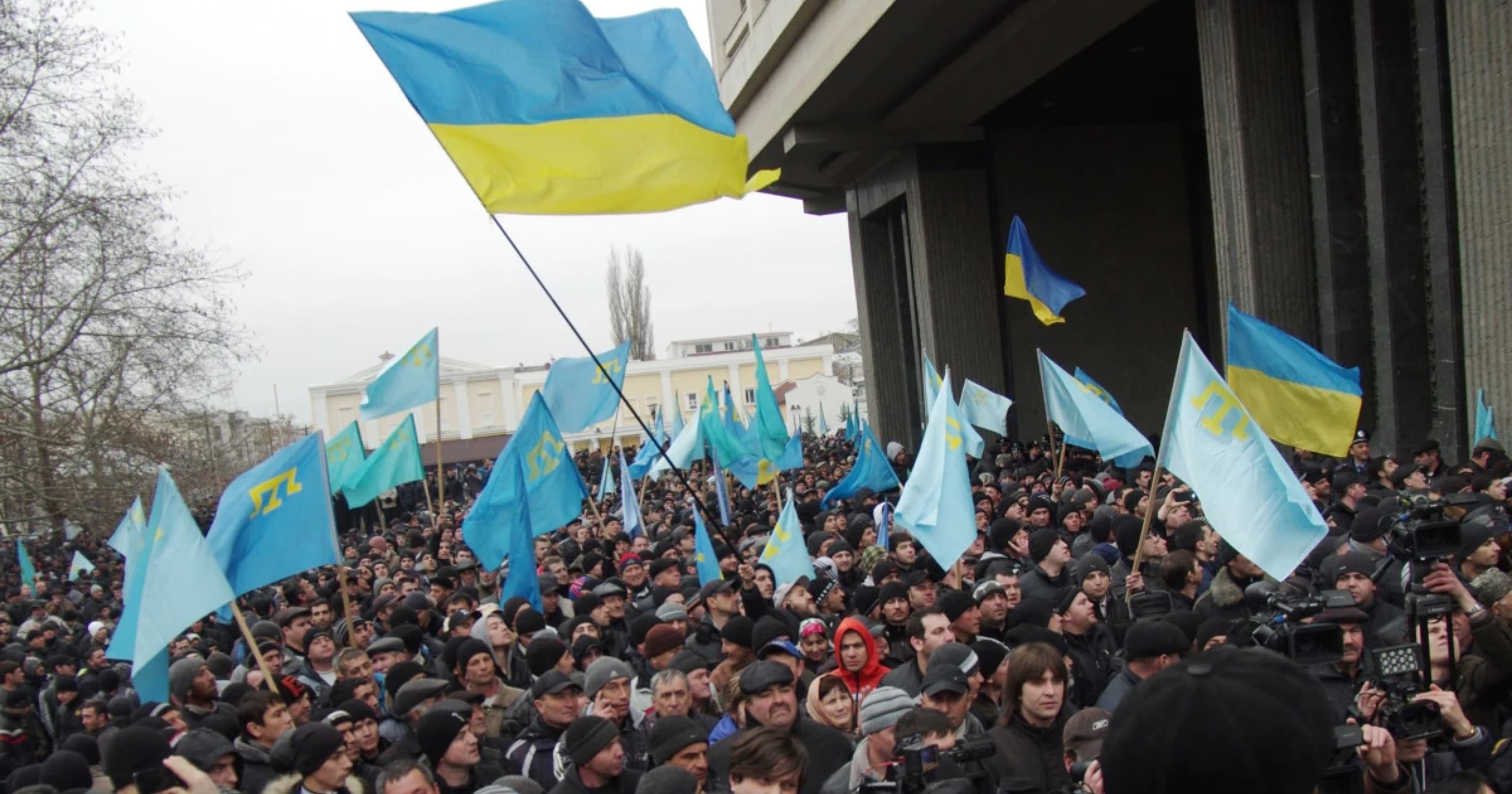 In the temporarily occupied Simferopol, the so-called "police" detained five teenagers for shouting the slogan "Glory to Ukraine" and singing Ukrainian songs.