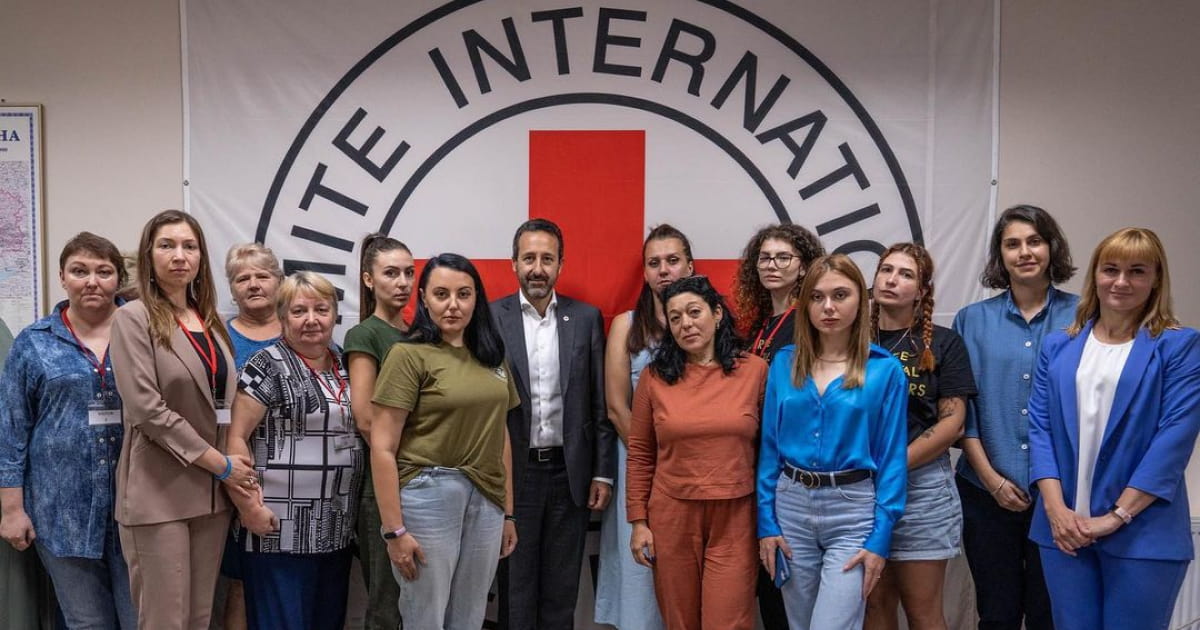 The families of Mariupol defenders  met with the  Robert Mardini, ICRC Director General and discussed the most important issues