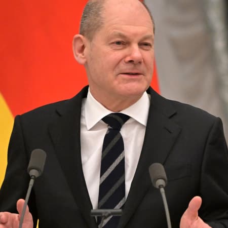 Olaf Scholz opposes the ban on issuing visas to Russians because this way "it will be more difficult for them to flee from the dictatorship"