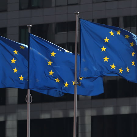 Єврокомісія схвалила зупинку угоди про спрощений візовий режим з Росією