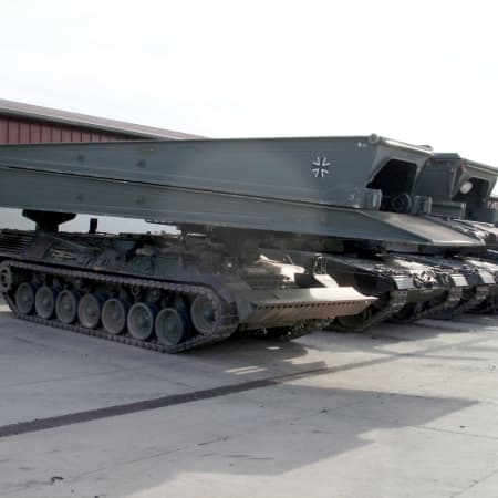 Німеччина незабаром надасть Україні броньовану мостоукладальну машину «Biber» та другу партію зенітних самохідних установок «Gepard»