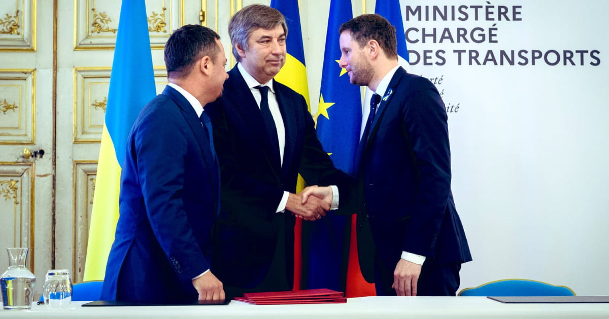 Уряди Франції та Румунії підписали угоду про полегшення експорту українського зерна суходолом