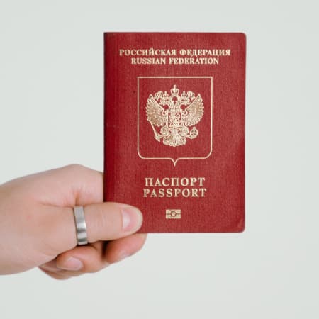 У Мінінтеграції пояснили, кого пропонують карати за отримання російського паспорта