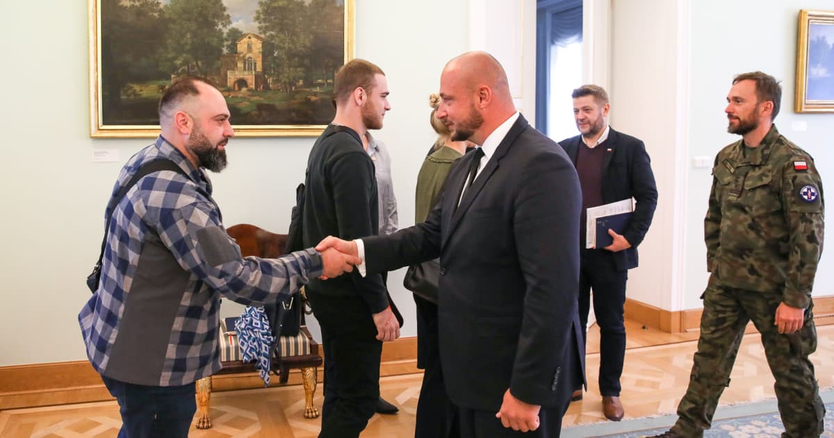 Секретар Канцелярії Президента Польщі зустрівся із бійцями полку «Азов» у Бельведерському палаці