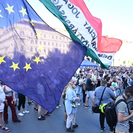 Європарламент ухвалив резолюцію, що засуджує Угорщину за підрив європейських цінностей