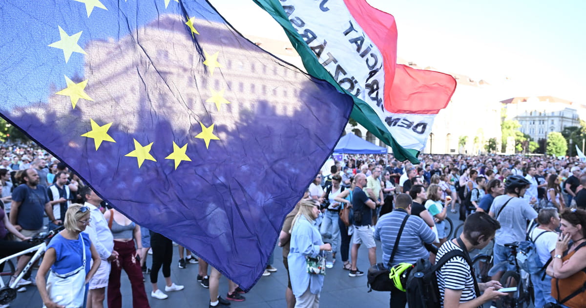 Європарламент ухвалив резолюцію, що засуджує Угорщину за підрив європейських цінностей