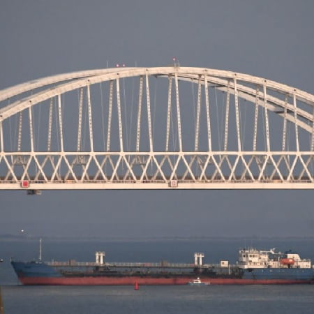 Росіяни заборонили чоловікам призовного віку залишати Крим зі сторони Керченського моста