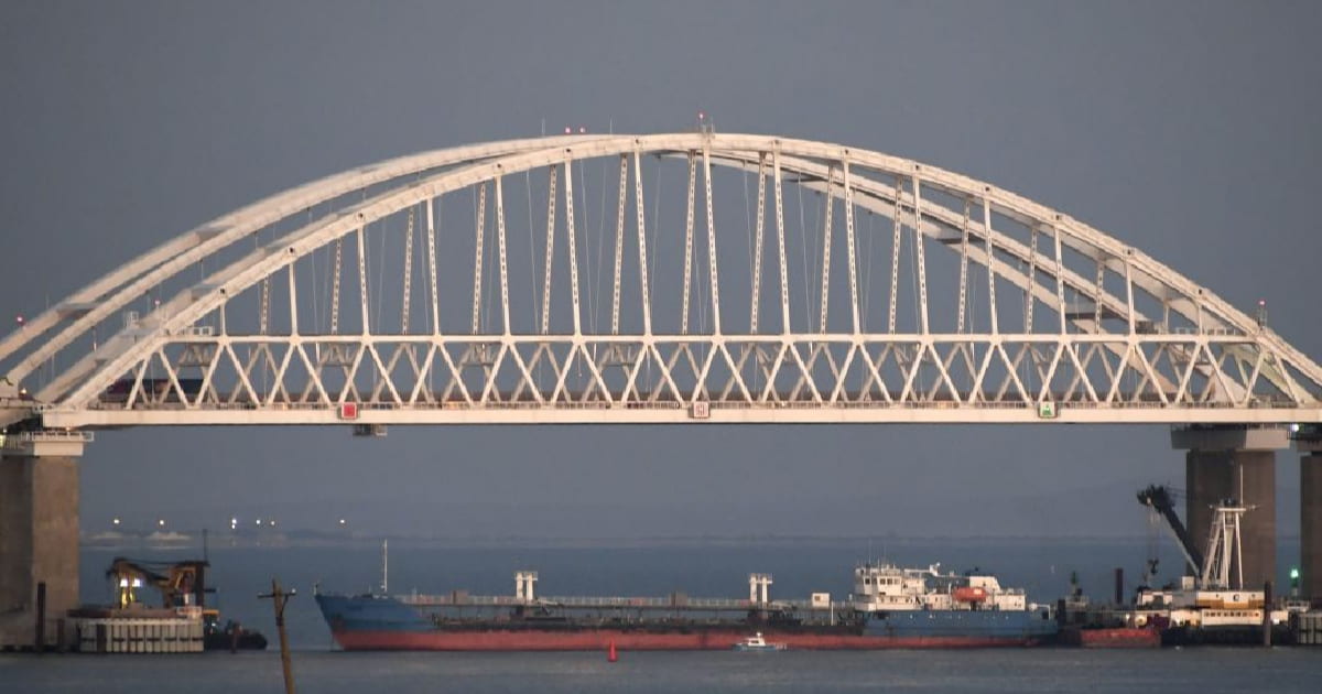 Росіяни заборонили чоловікам призовного віку залишати Крим зі сторони Керченського моста