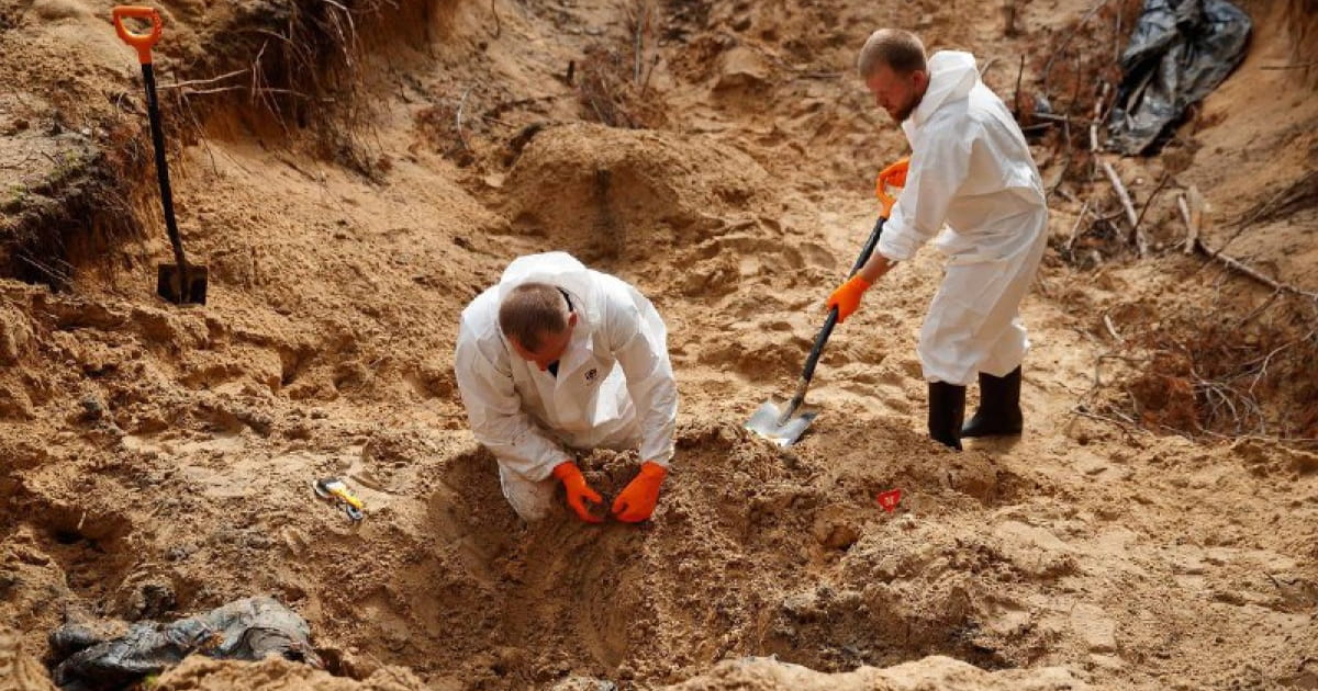 Експерти ексгумували 59 тіл в Ізюмі, у більшості — наявні сліди насильницької смерті