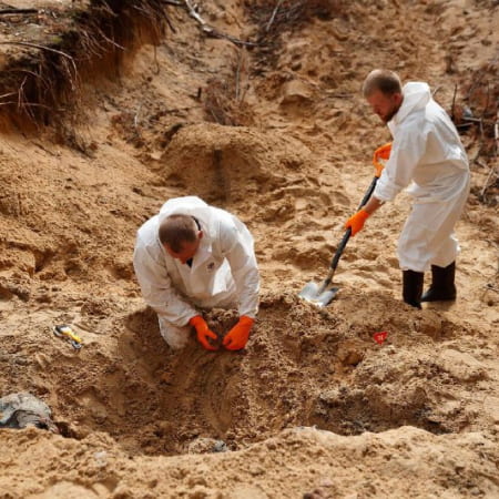 Експерти ексгумували 59 тіл в Ізюмі, у більшості — наявні сліди насильницької смерті