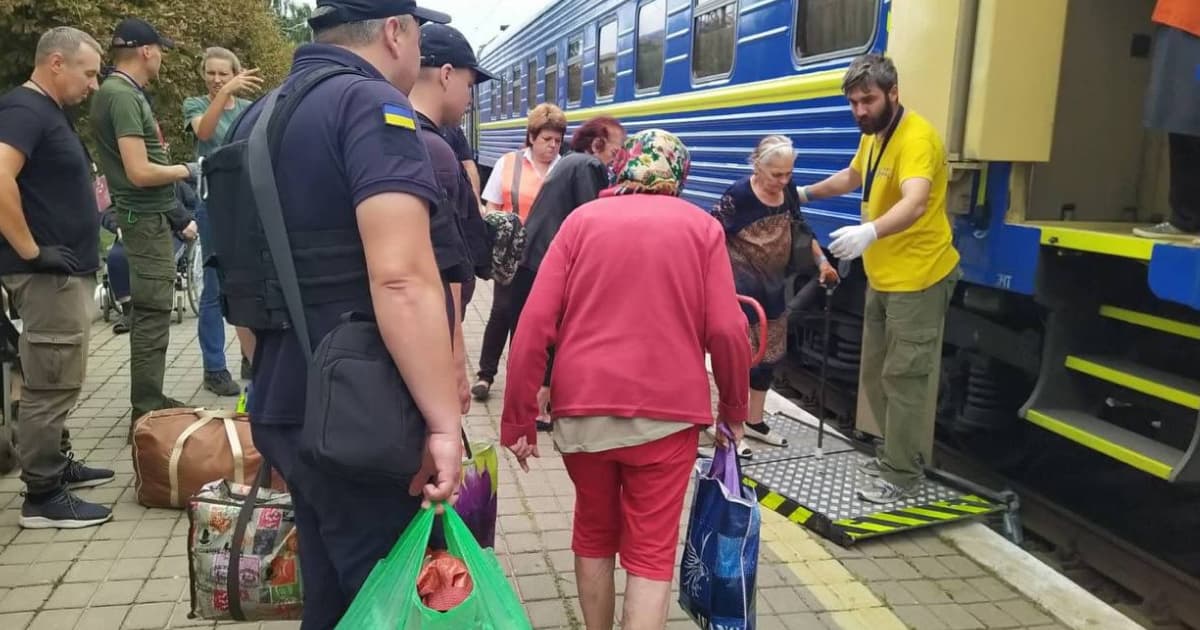 На деокупованих територіях Харківщини людям пропонуватимуть евакуацію