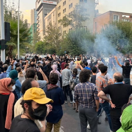 Трьох людей вбили під час протестів в Ірані, які почались через смерть іранки, яку раніше затримала «поліція моралі» країни