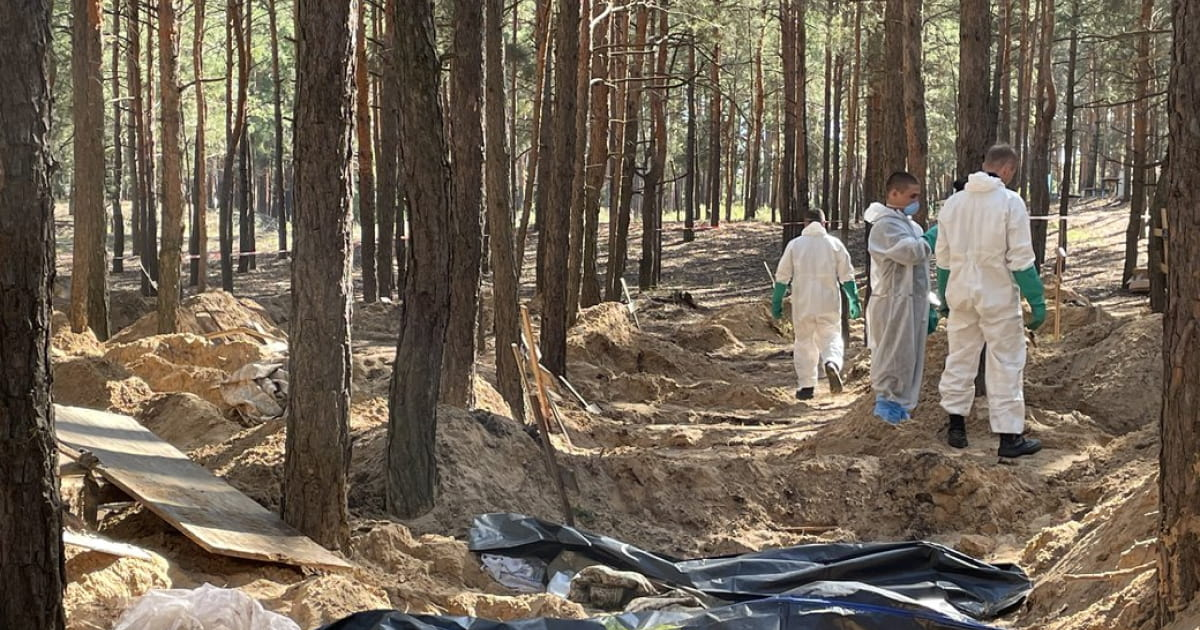 На кладовищі в Ізюмі ексгумували тіла 320 цивільних і 18 військовослужбовців ЗСУ