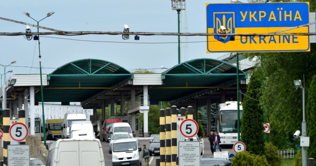 В Україні обмежили виїзд за кордон студентам-чоловікам іноземних вишів — речник ДПСУ