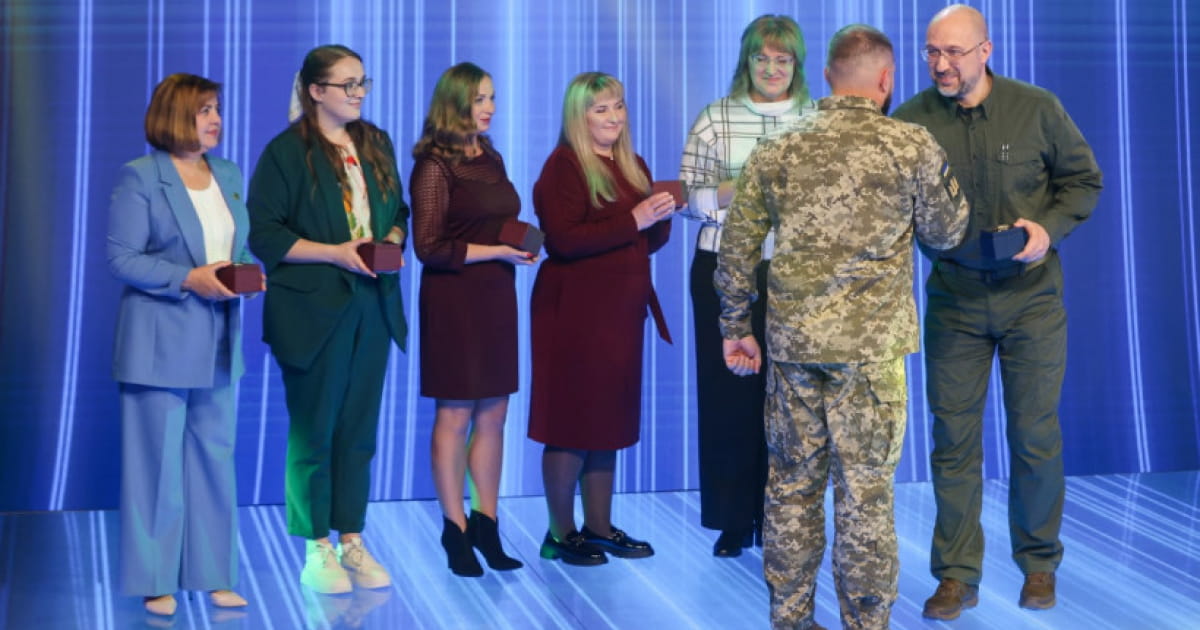 Since the beginning of the full-scale invasion of Russia, 900 Ukrainian teachers have gone to the front, announced Prime Minister Denys Shmyhal