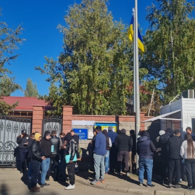 Мешканці тимчасово окупованого Криму мають намір оформити закордонні паспорти України в Казахстані