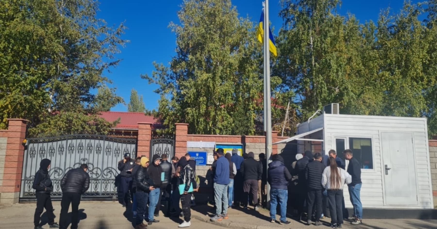 Мешканці тимчасово окупованого Криму мають намір оформити закордонні паспорти України в Казахстані