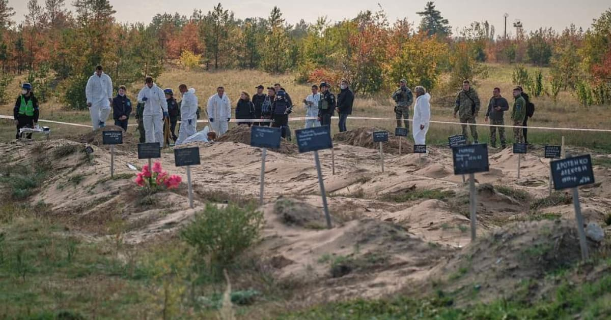 In Lyman and Sviatohirsk, the exhumation and reburial of those killed during the occupation have started