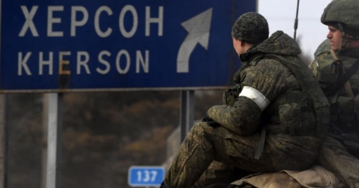 На Херсонщині росіяни розміщують військові техніку та особовий склад у школах