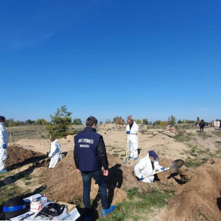 The police found mass graves of civilians in de-occupied Sviatohirsk and Lyman