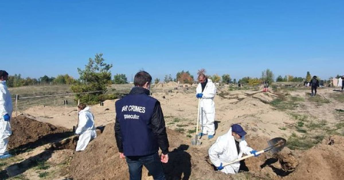 The police found mass graves of civilians in de-occupied Sviatohirsk and Lyman