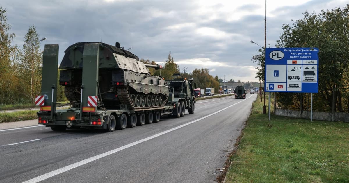 Литва відправила в Україну відремонтовані самохідні артилерійські установки Panzerhaubitze 2000