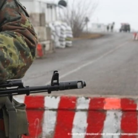 Росіяни утримують людей у заручниках на російському блокпості у Василівці