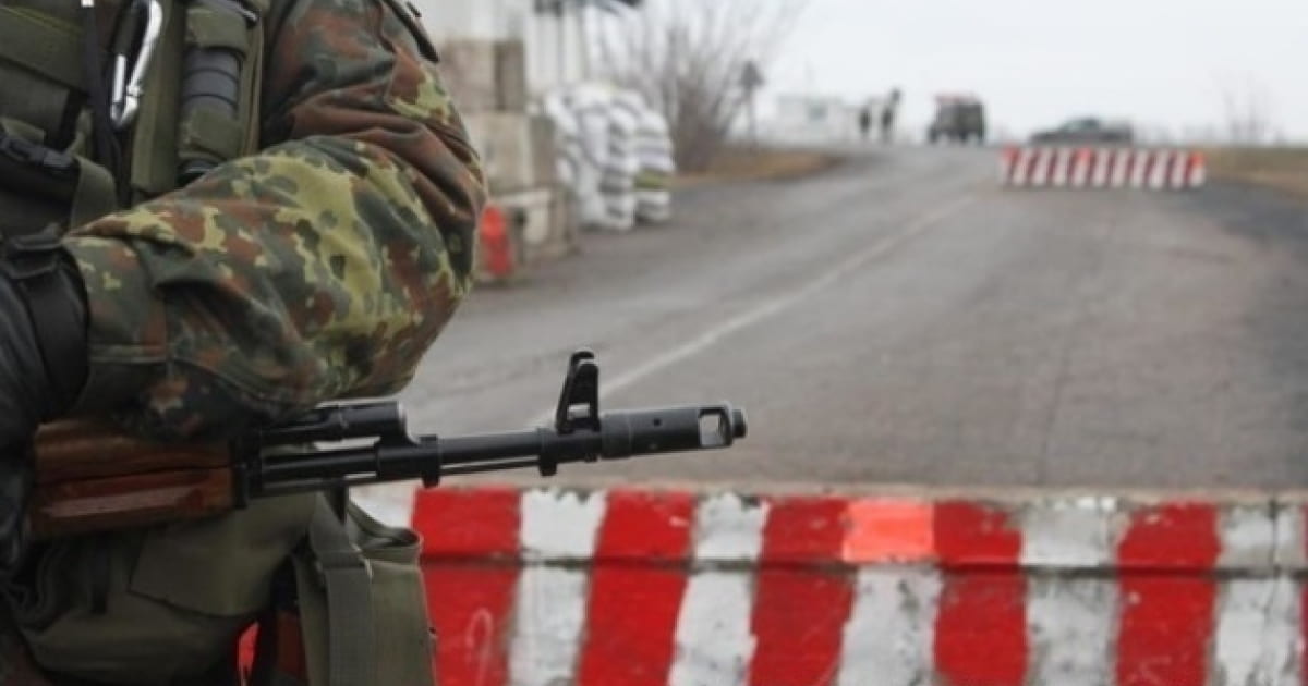 Росіяни утримують людей у заручниках на російському блокпості у Василівці
